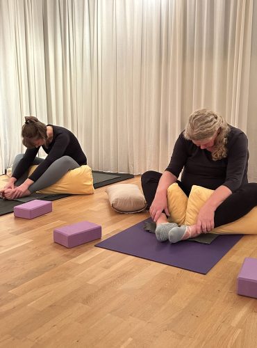 Yinyoga i Växjö sittande fjäril